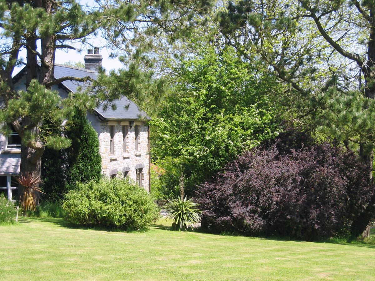 Ffynnon Fendigaid Bed And Breakfast 에버포스 외부 사진