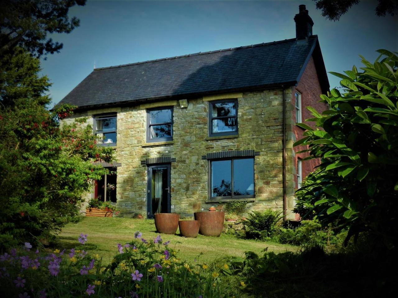 Ffynnon Fendigaid Bed And Breakfast 에버포스 외부 사진